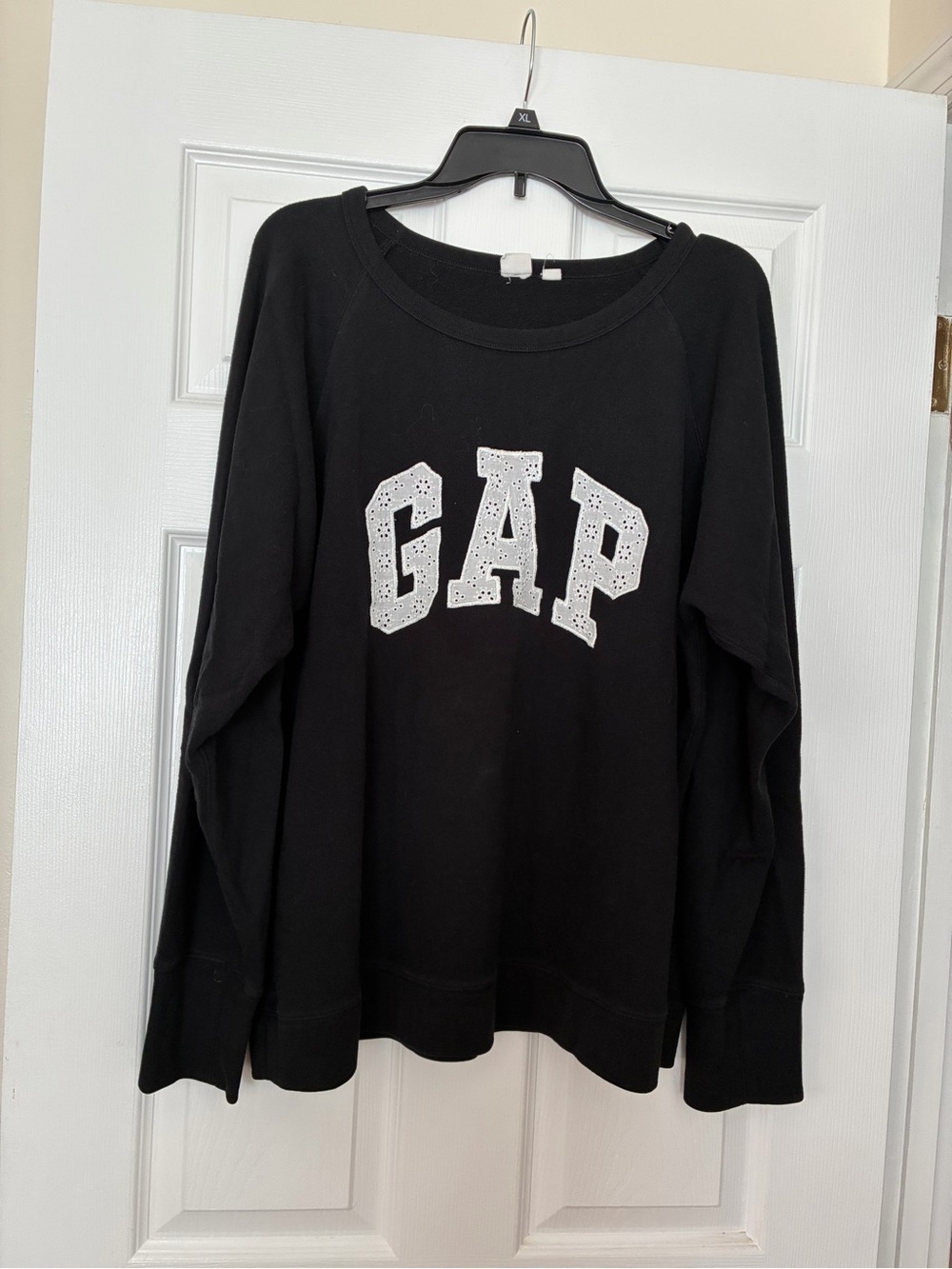 Women’s GAP Black Crewneck Sweatshirt XXL